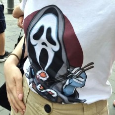 T-shirt Ghostface e sushi disegnata da Neythiriis