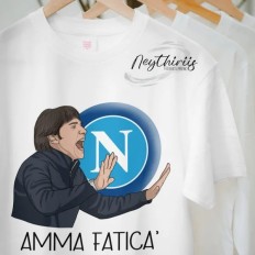 T-shirt del Napoli Amma fatica’ disegnata da Neythiriis