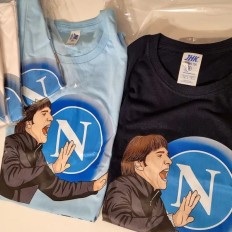 T-shirt del Napoli Amma fatica’ disegnata da Neythiriis