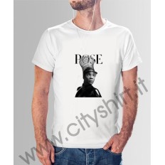 La T-shirt Pose 6