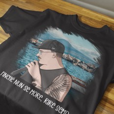 T-shirt Geolier "finchè nun se more, rire semp" disegnata da Neythiriis